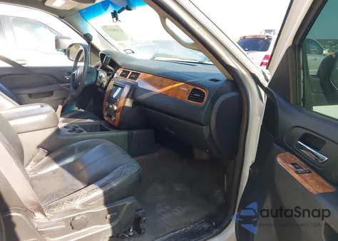 2010 Chevrolet Tahoe Ls z USA, uszkodzony, nr VIN 1GNMCAE05AR233898